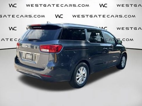 Used 2017 Kia Sedona LX w/ LX Essentials Premium Package FWD image 7