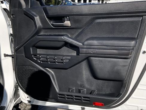 Used 2025 Toyota Tacoma TRD Sport image 21