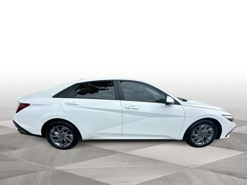 Used 2024 Hyundai Elantra SEL FWD image 9