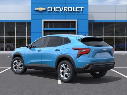 New 2026 Chevrolet Trax LS w/ LS Convenience Package FWD image 3