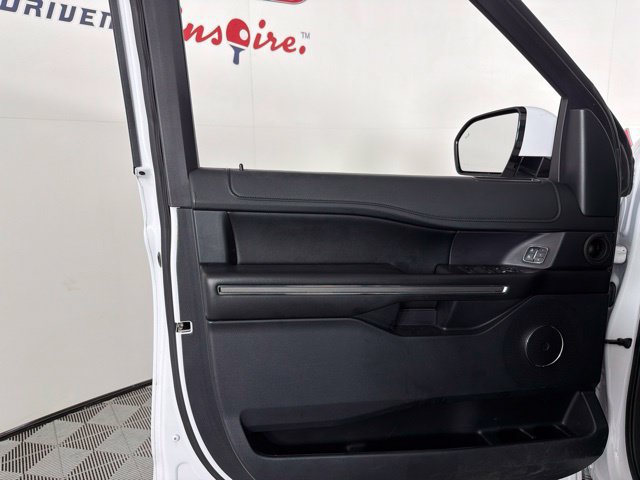 Used 2020 Ford Expedition XLT w/ Equipment Group 202A RWD image 28