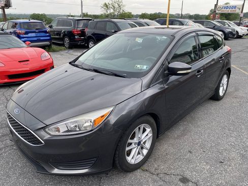 Used 2015 Ford Focus SE w/ Reverse Sensing Package FWD image 1