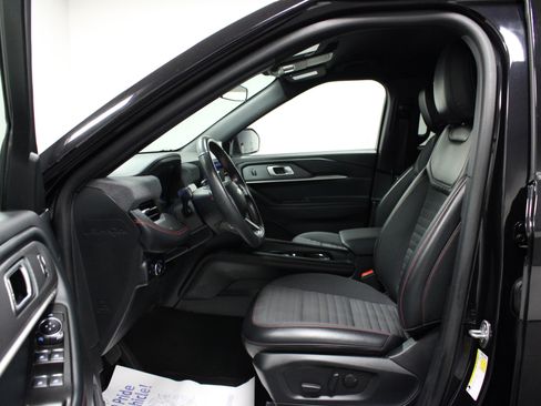 Used 2025 Ford Explorer ST-Line w/ ST-Line Street Pack AWD/4WD image 12