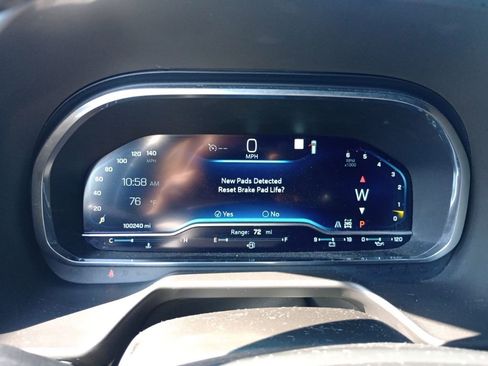 Used 2022 Chevrolet Suburban Z71 image 43