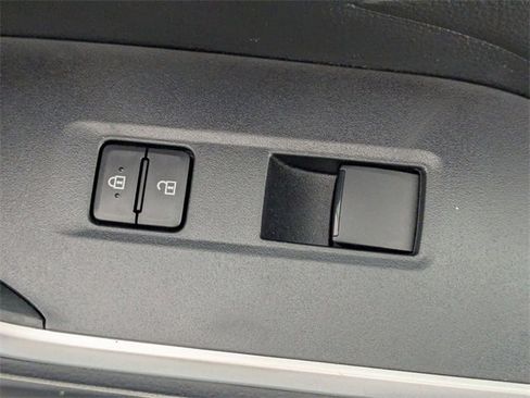 Used 2022 Toyota RAV4 LE image 28