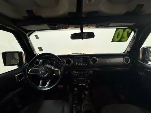 Used 2020 Jeep Wrangler Unlimited Sahara w/ Cold Weather Group AWD/4WD image 15