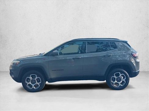 Used 2022 Jeep Compass Trailhawk w/ Trailhawk Elite Group image 9