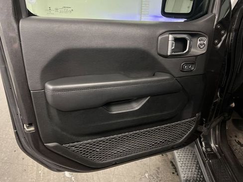 Used 2021 Jeep Wrangler Unlimited Sahara image 21