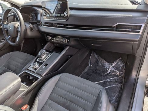 Used 2024 Mitsubishi Outlander SE image 31