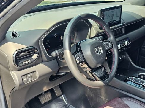 Used 2025 Honda Pilot Black Edition image 15