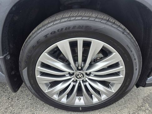 Used 2022 Toyota Highlander Platinum image 9