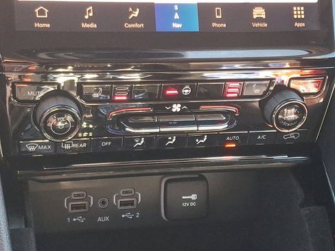 Used 2023 Jeep Grand Cherokee Limited image 16