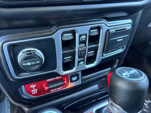 Used 2018 Jeep Wrangler Unlimited Rubicon AWD/4WD image 21