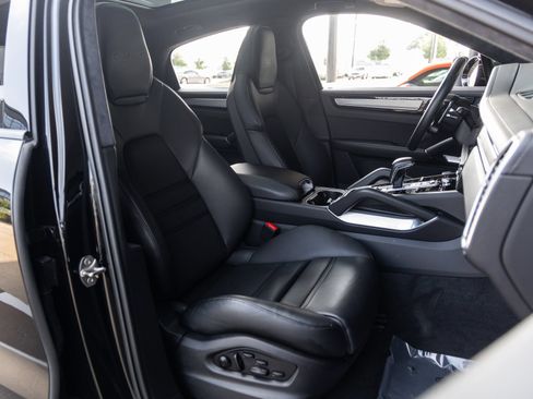 Used 2023 Porsche Cayenne Turbo S AWD/4WD image 43