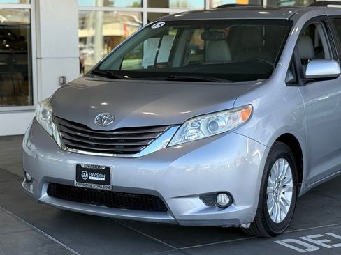 Used 2015 Toyota Sienna XLE w/ XLE Navigation Package image 3