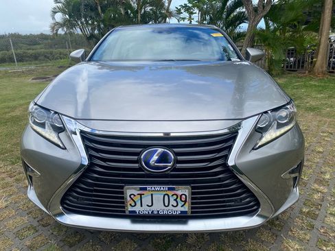Used 2016 Lexus ES 300h FWD image 2