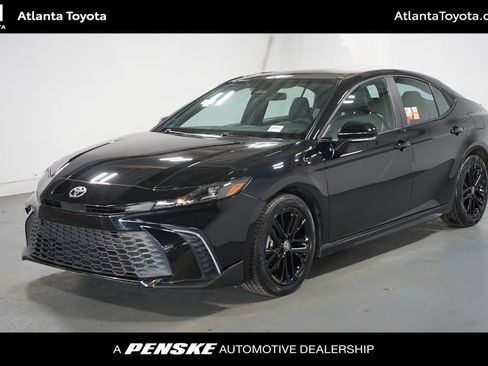 Certified 2025 Toyota Camry SE image 1