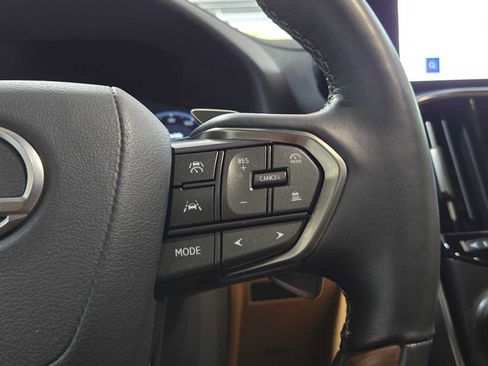 Used 2026 Lexus LX 600 4WD w/ Appearance Package image 32