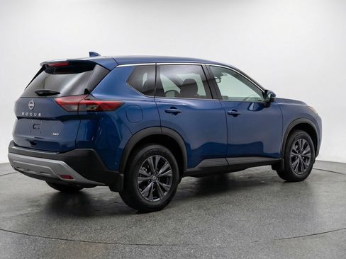Used 2025 Nissan Rogue SV image 9