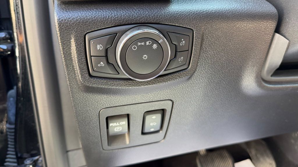 Used 2018 Ford F150 Platinum w/ Technology Package AWD/4WD image 13