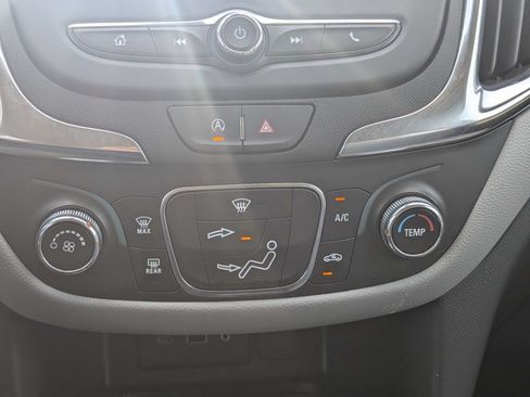 Used 2024 Chevrolet Equinox LT FWD image 23