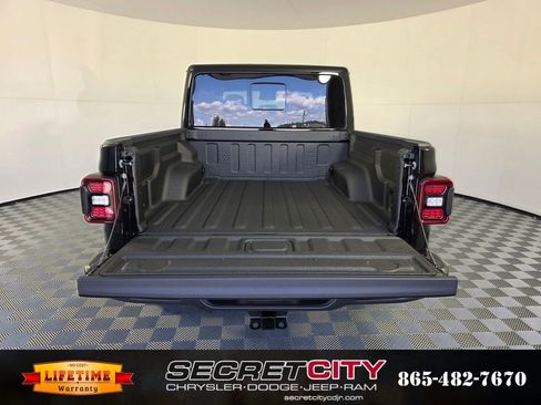 New 2025 Jeep Gladiator Mojave image 30