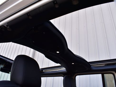 Used 2024 Jeep Wrangler High Altitude image 32