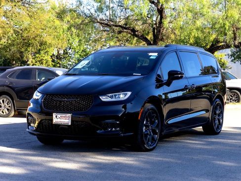 New 2026 Chrysler Pacifica Select w/ S Appearance Package image 7