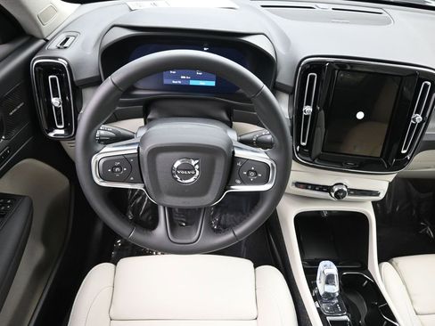 New 2026 Volvo XC40 B5 Ultra w/ Climate Package image 19