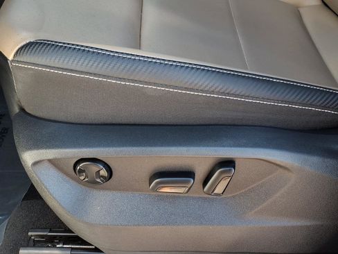 Certified 2022 Volkswagen Atlas Cross Sport SE w/ Black Wheel Package image 21