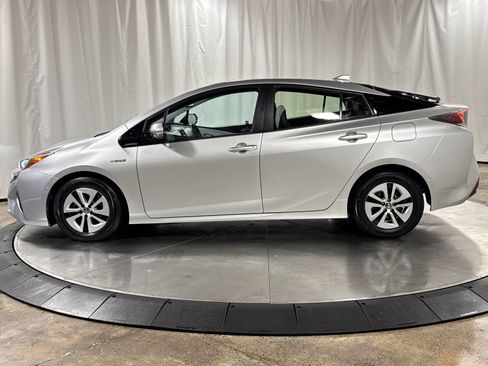 Used 2016 Toyota Prius FWD image 12