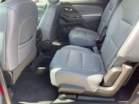 Used 2021 Chevrolet Traverse Premier FWD image 19