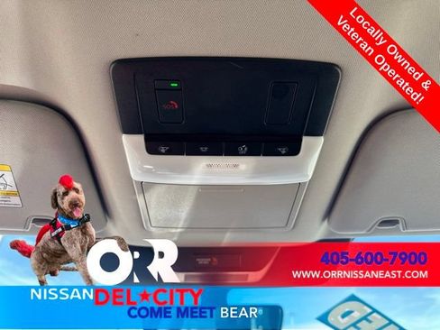 Used 2025 Nissan Pathfinder SL FWD image 31