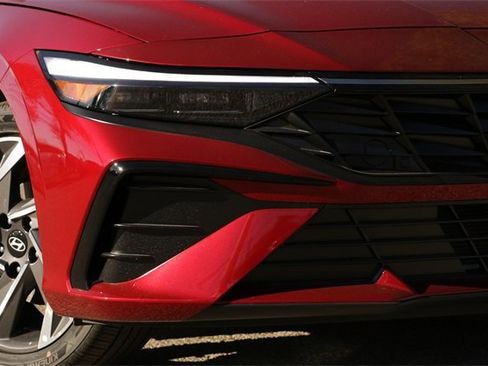 New 2025 Hyundai Elantra Limited image 3