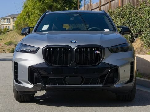 New 2026 BMW X5 M60i w/ Executive Package image 3