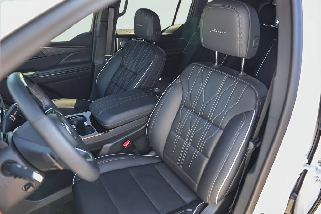 Used 2025 Buick Enclave Avenir w/ Super Cruise Package FWD image 10