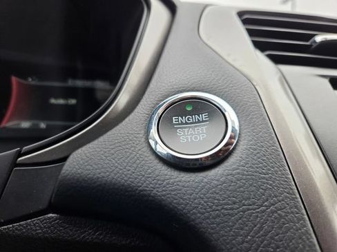 Used 2018 Ford Fusion SE w/ Fusion SE Technology Package FWD image 23