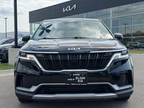 Used 2023 Kia Carnival LX FWD image 2