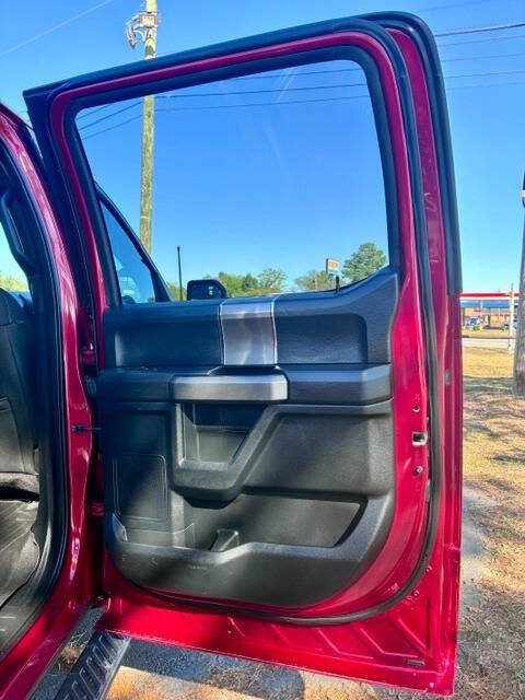 Used 2017 Ford F150 XLT w/ Equipment Group 302A Luxury AWD/4WD image 13