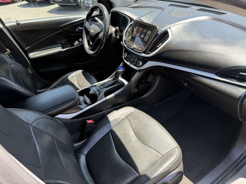 Used 2017 Chevrolet Volt LT w/ Comfort Package FWD image 13