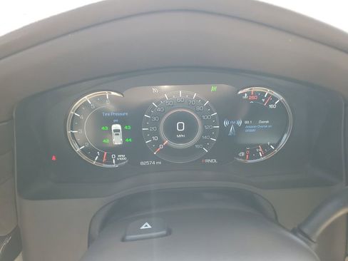 Used 2017 Cadillac Escalade Luxury AWD/4WD image 21