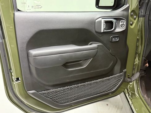 Used 2024 Jeep Wrangler Unlimited Sport AWD/4WD image 24
