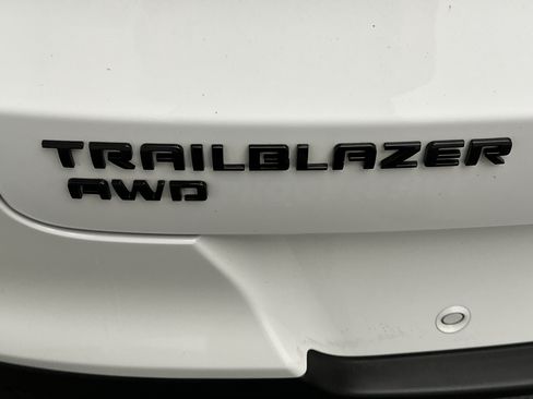 Used 2022 Chevrolet TrailBlazer RS w/ Technology Package AWD/4WD image 12