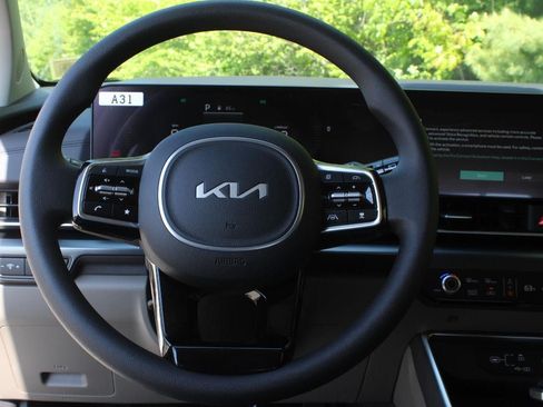 New 2026 Kia Carnival LX FWD image 10
