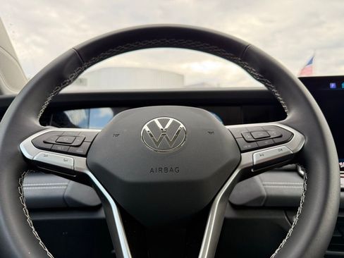 New 2026 Volkswagen Tiguan SE AWD/4WD image 38