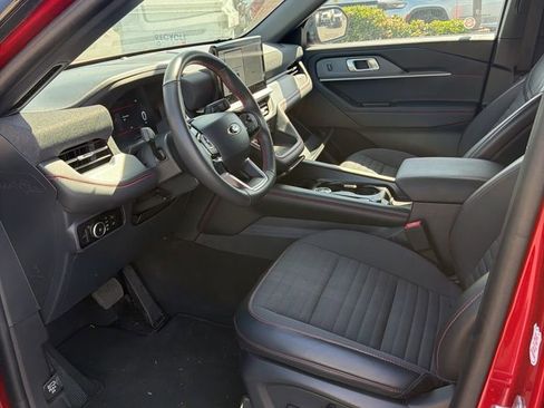 Used 2025 Ford Explorer ST-Line w/ ST-Line Street Pack image 11