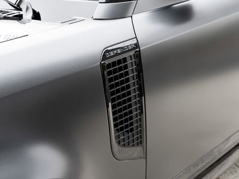 Used 2023 Land Rover Defender 90 Carpathian Edition image 18