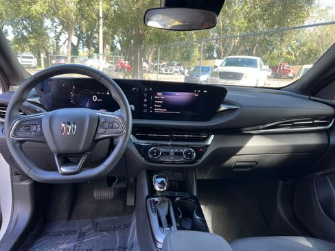 Used 2025 Buick Envista Sport Touring image 27