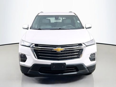 Used 2022 Chevrolet Traverse LT image 2