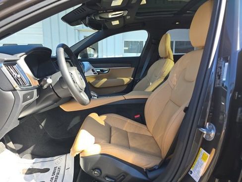 Certified 2025 Volvo V90 B6 Cross Country Ultra image 28